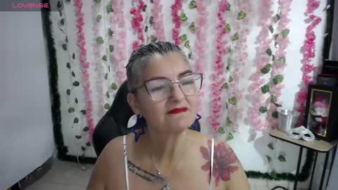 Snapshot of bety_cum3 chatting on 02.20.25 bibiana online show from 02.20.25