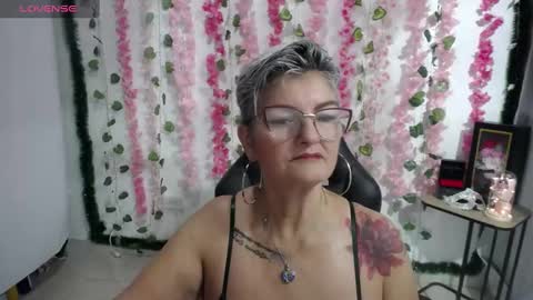 Snapshot of bety_cum3 chatting on 03.01.25 bibiana online show from 03.01.25