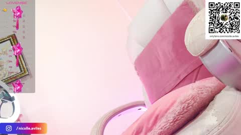 Nicolle Aviles online show from 01.10.25