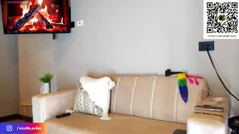 Nicolle Aviles online show from 11.04.25