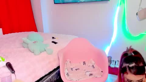 Snapshot of beverly_larson1 chatting on 10.23.25 danni online show from 10.23.25