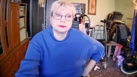 BeverlyQCynia online show from 11.02.25