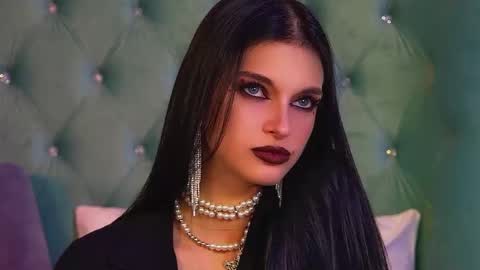 Snapshot of beverlyyork chatting on 11.04.25 Beverly online show from 11.04.25