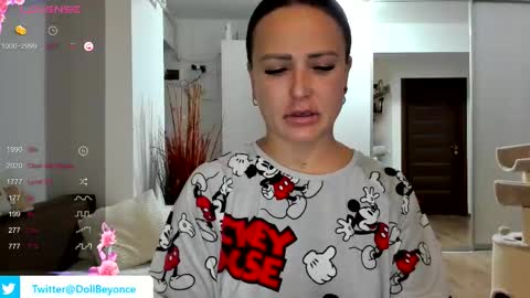 Snapshot of beyoncedoll chatting on 11.02.25 BeyonceDoll Twitter DollBeyonce online show from 11.02.25