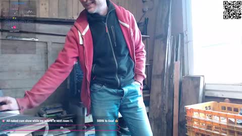 My name is David and if you like public exhibitions you wont be disappointed with me LoL - My favorite vibes is 44  online show from 02.12.25