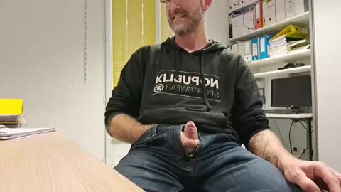 My name is David and if you like public exhibitions you wont be disappointed with me LoL - My favorite vibes is 44  online show from 11.12.25