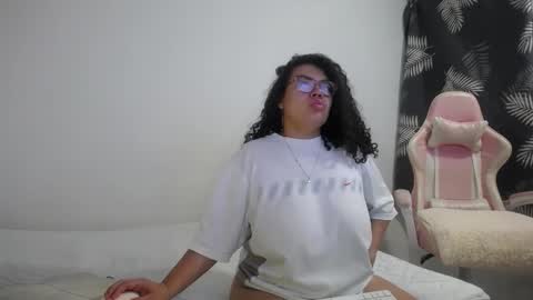 Bianca Tuesday to Sunday from 2am to 6am UTC-5 online show from 10.25.25