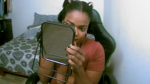 Snapshot of bianca_ebony chatting on 10.27.25 bianca ebony online show from 10.27.25