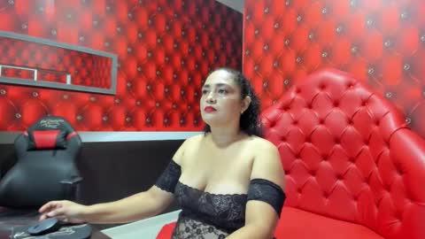 Snapshot of bianca_millf chatting on 10.24.25 Bianca Millf online show from 10.24.25