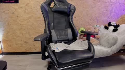 Biancastrong.. IGThebiancastrong online show from 01.14.25