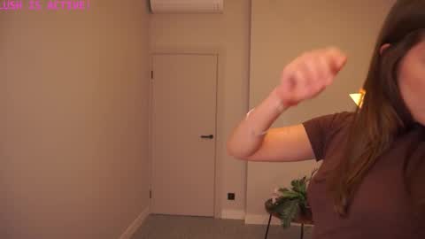 Snapshot of bibimusic chatting on 10.22.25 Ophelia online show from 10.22.25