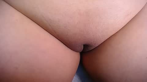 Snapshot of big_pussy18 chatting on 10.27.25 candy online show from 10.27.25