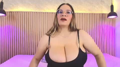 Snapshot of big_tits_in_your_face chatting on 06.26.26 Tell me Sophia online show from 06.26.26