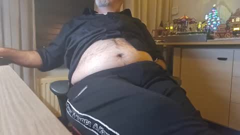 Snapshot of bigbibear88 chatting on 12.24.24 bigbibear88 online show from 12.24.24
