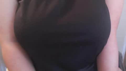 Snapshot of bigbittiesandfun chatting on 01.27.25 bigbittiesandfun online show from 01.27.25