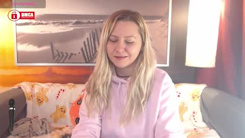 Snapshot of bigboobsarri chatting on 12.17.24 BigBoobsArri online show from 12.17.24