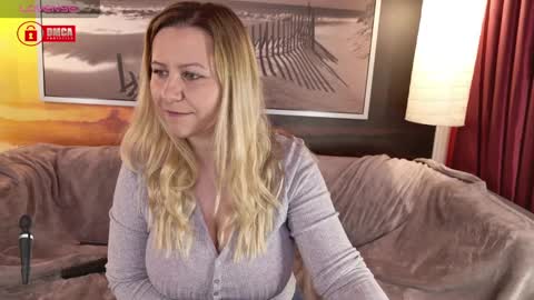 Snapshot of bigboobsarri chatting on 03.05.25 BigBoobsArri online show from 03.05.25