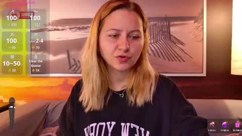 Snapshot of bigboobsarri chatting on 10.14.25 BigBoobsArri online show from 10.14.25