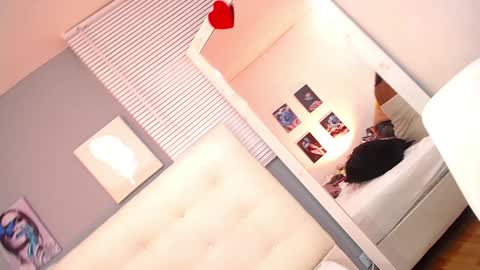 Snapshot of bigbooty_mommy chatting on 12.13.24 Mia online show from 12.13.24