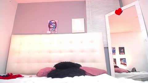 Snapshot of bigbooty_mommy chatting on 12.15.24 Mia online show from 12.15.24