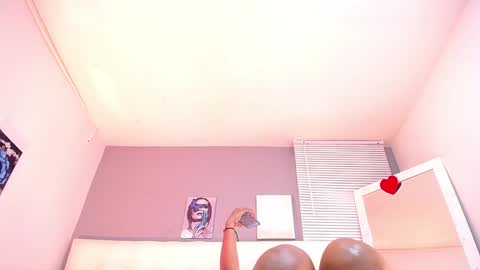 Snapshot of bigbooty_mommy chatting on 12.28.24 Mia online show from 12.28.24