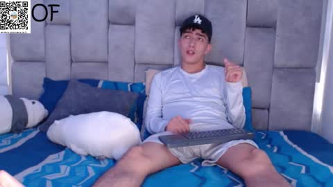 Snapshot of bigcock_couplexxx chatting on 10.21.25 DAVID and JUAN online show from 10.21.25