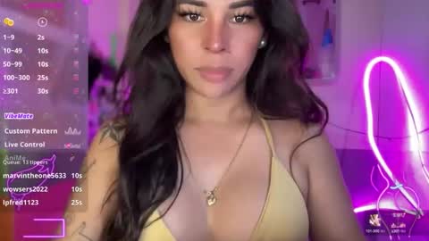 Snapshot of bigcockamanda23 chatting on 10.10.25 queen amanda online show from 10.10.25