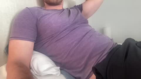 Snapshot of bigcollegecock69690 chatting on 11.06.25 bigcollegecock69690 online show from 11.06.25