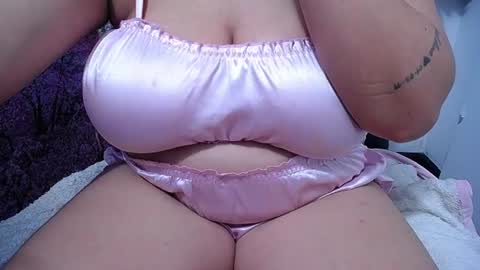 Snapshot of bigg_boobs_xxx chatting on 06.11.26 Sunny online show from 06.11.26