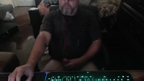 Snapshot of bighugmugg chatting on 11.01.25 bighugmugg online show from 11.01.25