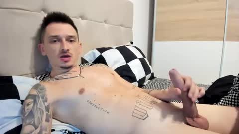 Snapshot of bigjustinnn chatting on 11.04.25 bigjustinnn online show from 11.04.25