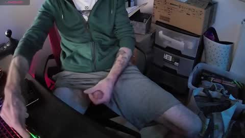 Snapshot of biglummel15 chatting on 02.27.25 biglummel15 online show from 02.27.25