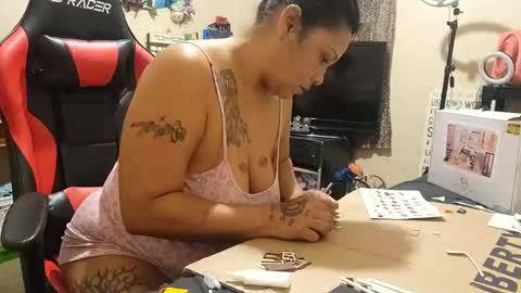 Snapshot of bigolemini chatting on 02.04.25 the Mini mami online show from 02.04.25