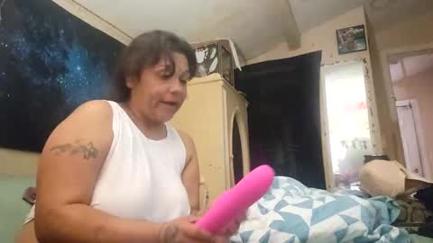 Snapshot of bigolemini chatting on 02.06.25 the Mini mami online show from 02.06.25