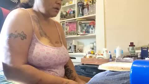 Snapshot of bigolemini chatting on 02.15.25 the Mini mami online show from 02.15.25