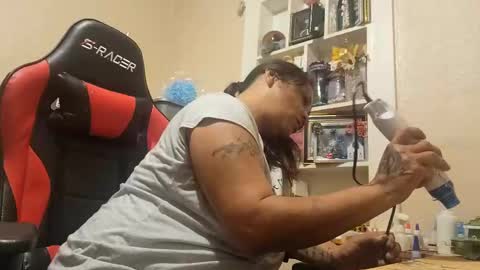 Snapshot of bigolemini chatting on 02.16.25 the Mini mami online show from 02.16.25