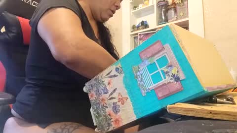 Snapshot of bigolemini chatting on 02.17.25 the Mini mami online show from 02.17.25