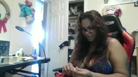 Snapshot of bigolemini chatting on 09.10.25 the Mini mami online show from 09.10.25