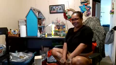 Snapshot of bigolemini chatting on 09.29.25 the Mini mami online show from 09.29.25