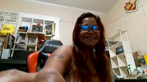 Snapshot of bigolemini chatting on 10.28.25 the Mini mami online show from 10.28.25