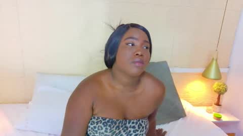 Snapshot of bigroundbooty_ chatting on 02.19.26 bigroundbooty_ online show from 02.19.26