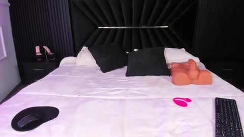 Snapshot of bigsexxyass chatting on 10.25.25 Zayra online show from 10.25.25