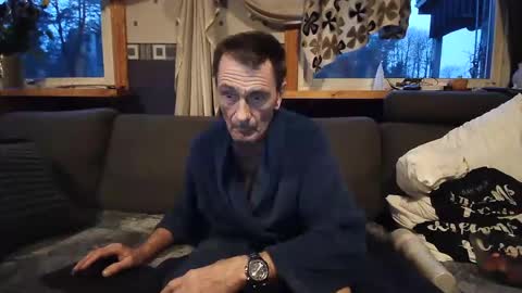Snapshot of bigswe1 chatting on 12.31.24 bigswe1 online show from 12.31.24