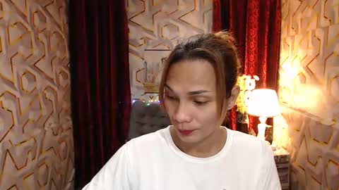 Snapshot of bigthickcock69xx chatting on 11.06.25 sophia online show from 11.06.25