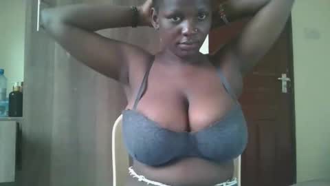 Snapshot of bigtit166077 chatting on 10.28.25 bigtit166077 online show from 10.28.25