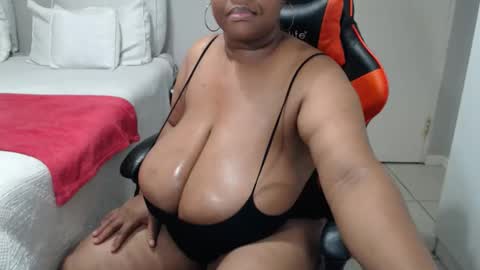 Snapshot of bigtitshornygirlxxx chatting on 04.16.26 Lona online show from 04.16.26