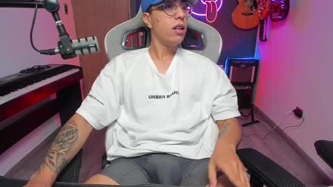 Snapshot of bigxboy96 chatting on 01.11.25 bigxboy96 online show from 01.11.25