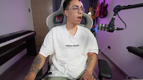 Snapshot of bigxboy96 chatting on 02.06.25 bigxboy96 online show from 02.06.25