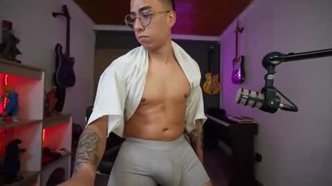 Snapshot of bigxboy96 chatting on 10.30.25 bigxboy96 online show from 10.30.25