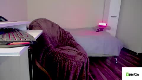 Snapshot of bimbo_sasha chatting on 06.14.26 sashkaaaa 77 online show from 06.14.26